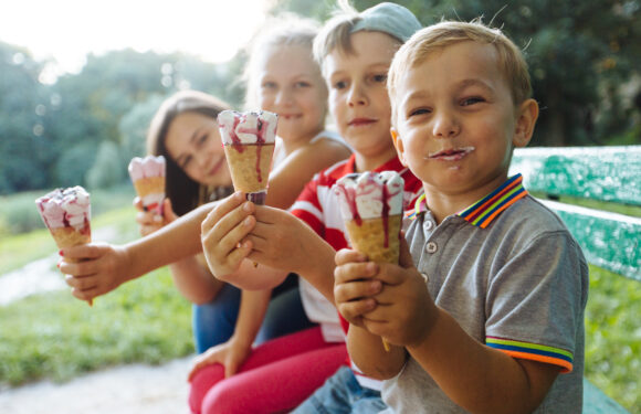 Köstliche Eiszeit im Eiscafé Riva.